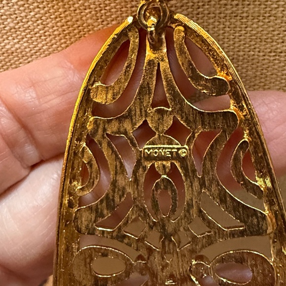 Vintage Monet Gold Tone Snake Chain Necklace With Triangular Pendant. Signed. - Picture 8 of 8